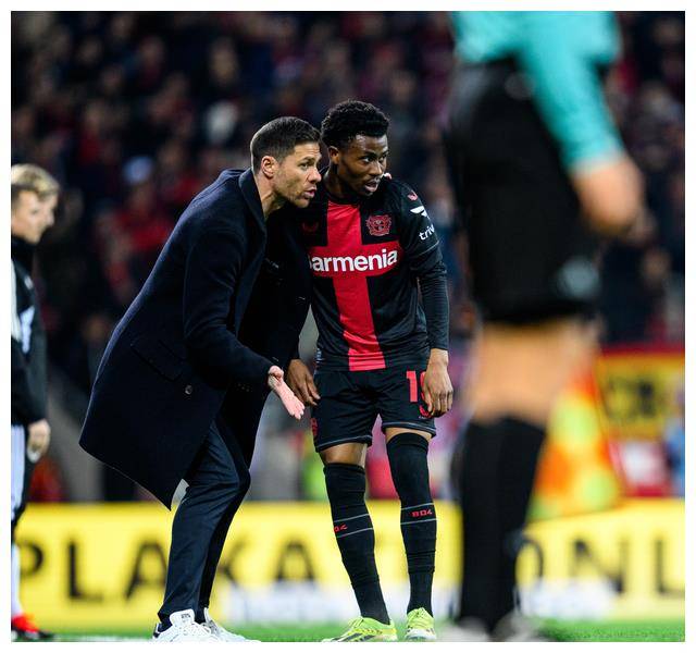 爱游戏平台凯恩在美国队比赛中败北,势不可挡引发热议!(凯恩在哪个联赛)