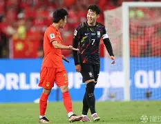 泥巴三个桩一个好汉三个帮的意思